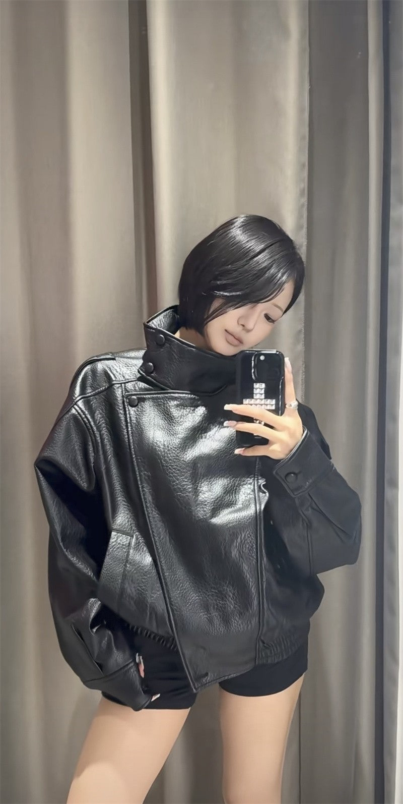 Jaqueta Feminina 2026 Outono Nova Preta Manga Longa Couro Sintético Texturizado Estilo Motociclista Personalidade e Moda