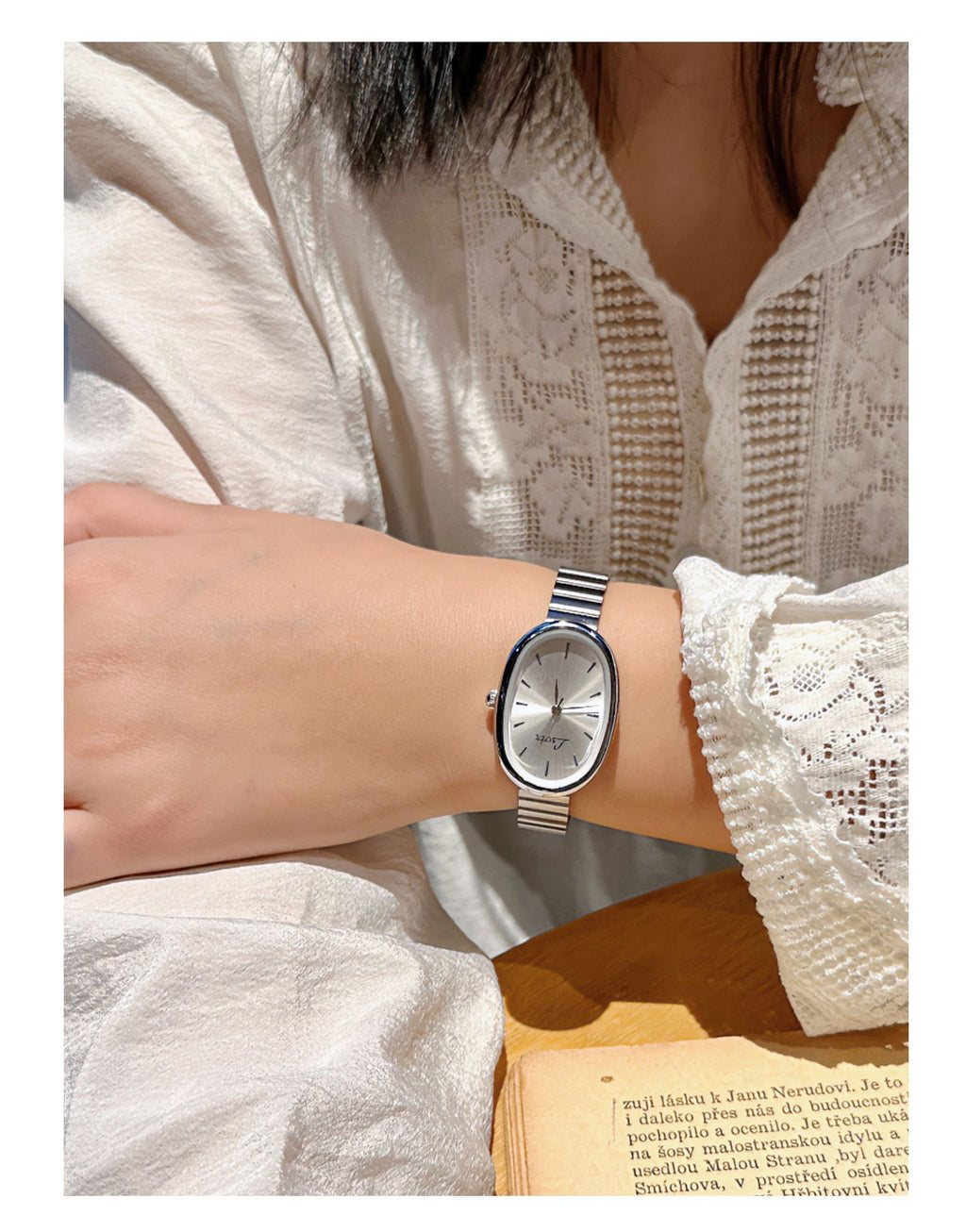 Amélie Gold Oval Watch