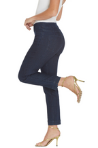 Pull-On Ankle Jeans with Back Pockets