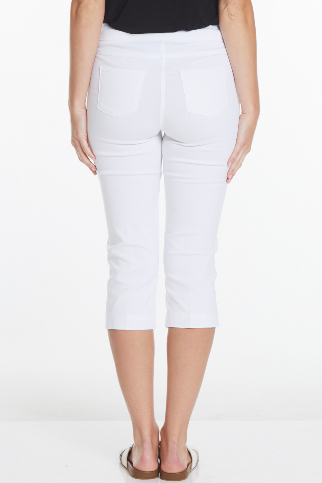 Pull-On White Capri Pants With Pockets