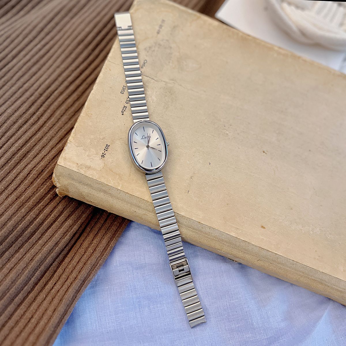 Amélie Gold Oval Watch