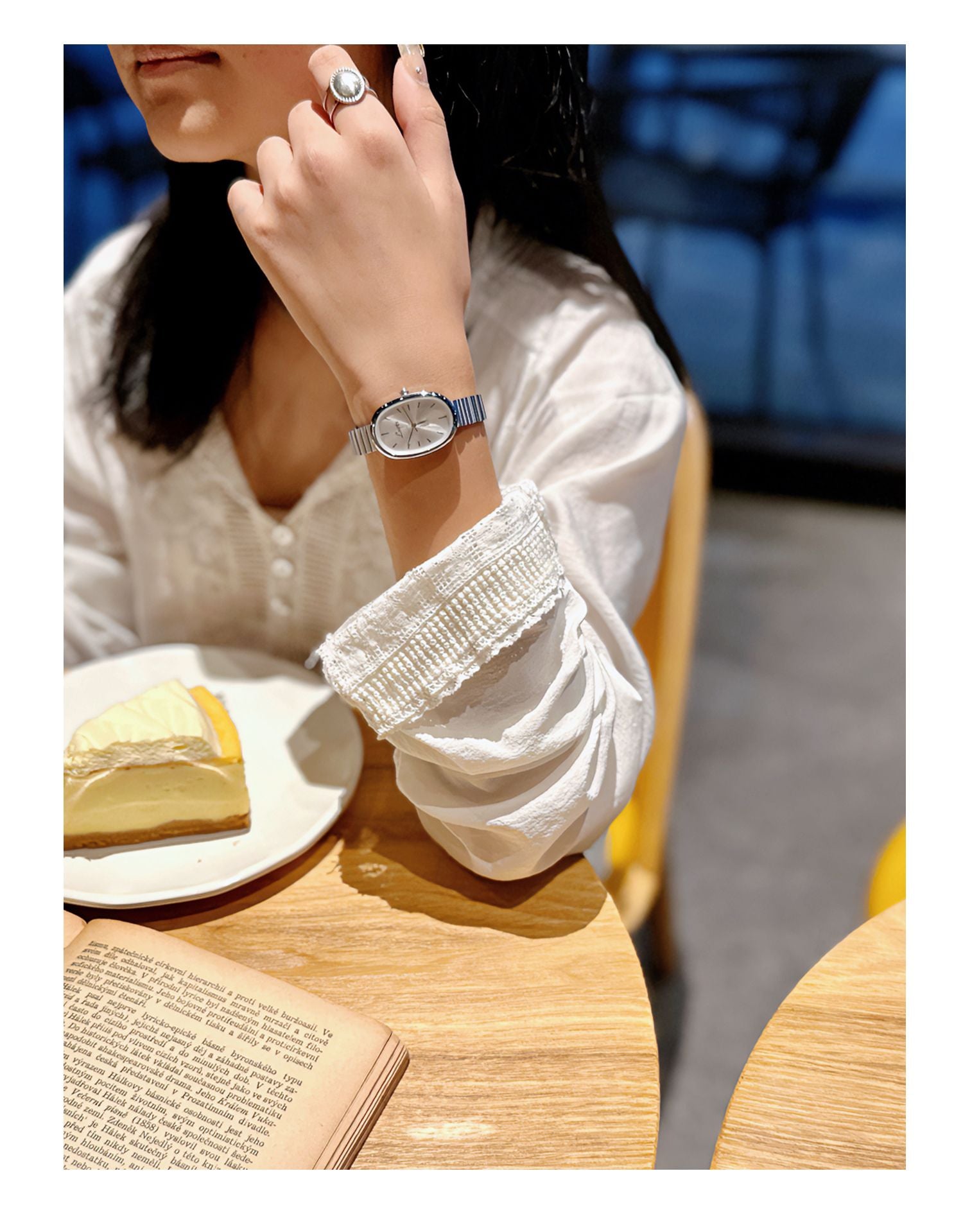 Amélie Gold Oval Watch